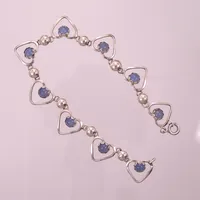 Armband, dekor av hjärtan med blå stenar, längd ca 21cm, bredd 6-14mm, lätt bruksslitage, silver 830/1000 Vikt: 12 g