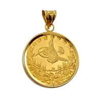 Hänge med myntliknande objekt, 14-21K guld, längd inkl. ögla 33 mm, Ø22,5 mm, monterat i mynthållare/hänge, (klamrar, går att avlägsna) Vikt: 7,8 g
