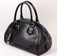Handväska Louis Vuitton Bowling Montagne PM, blac epic leather, slitage/fläckar, längd ca 32cm, kraftigt bruksslitage, dustbag Skickas med postpaket.