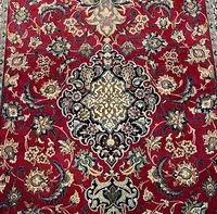 Matta, Isfahan, sk korkull med silkesinslag på silkesvarp, Iran, Khava, signerad, ca 157x235, skadade fransar Specialfrakt, kontakta pantbankskontoret för mer information.