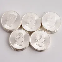 25st 5 dollarsmynt i silver, Maple Leaf, Kanada, 1 oz, ca 31,1g/st, 999/1000, original mynttub, total vikt 778,64g.