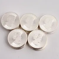 25st 5 dollarsmynt i silver, Maple Leaf, Kanada, 1 oz, ca 31,1g/st, 999/1000, original mynttub, total vikt 778,59g.