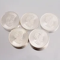 25st 5 dollarsmynt i silver, Maple Leaf, Kanada, 1 oz, ca 31,1g/st, 999/1000, original mynttub, total vikt 777,91g.