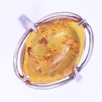 Ring med orange sten, stl 19, bredd 2-20mm, silver 925/1000, Bruttovikt 2,4g Vikt: 2,3 g Skickas med postpaket.