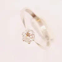 Ring med briljantslipad diamant 0,38ct enligt gravyr, Ø17¾, bredd: 2-5,5mm, vitguld, 18K Vikt: 2,3 g