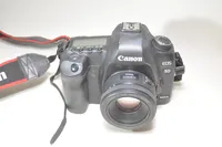 Systemkamera Canon EOS 5D Mark II, serienummer 013010897, med objektiv Canon 50mm, fjärrutlösare RS-80N3,  laddare och extra batteri Skickas med postpaket.