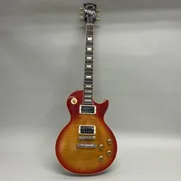 Elgitarr Gibson Les Paul Classic, serienr 35968, modell LPCSHSWH, en sträng saknas, lack- och kantskador, certifikat, hårt original-fodral. Skickas med Bussgods eller PostNord