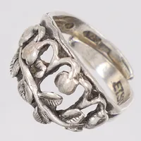 Ring, Etsuko Minowa (1952-2024), egen ateljé i Stockholm, sannolikt 1970-tal, stl 18½, bredd 5-11mm, skev, silver 925/1000 Vikt: 5,1 g