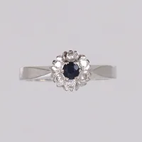Ring i vitguld med diamanter 6xca0,02ct samt blå sten, stl 17 bredd 2-7mm, LeifC (Leif Carlsson) Göteborg 1984, 18K Vikt: 3,8 g