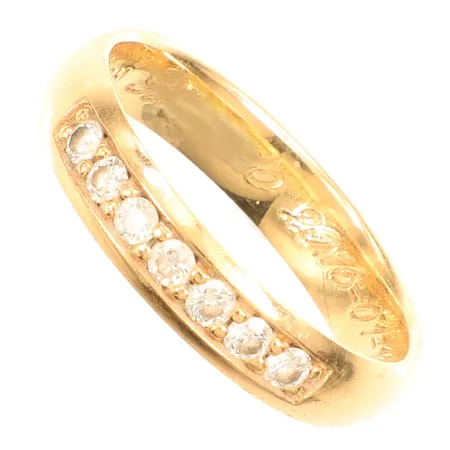 Ring med diamanter, totalt 0,21ct, stl 17, bredd ca 4mm, gravyr, 18K  Vikt: 3,4 g