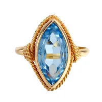 Ring, 18K guld, ljusblå sten 6,5 x 14 mm, Ø18½ mm, bredd 2-17 mm, sten med slitage längs fasetterna, för övrigt i fint skick Vikt: 4,4 g