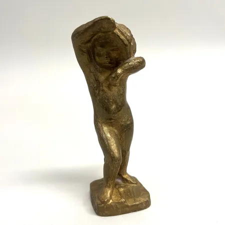 Skulptur, David Wretling, (1901-1986), stående flicka, brons, signerad samt numrerad 10/10, gjutarstämpel J.H. Rosengren, Limhamn, höjd 15cm  Vikt: 0 g Skickas med postpaket.
