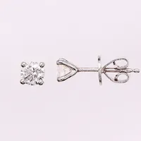 Ett par örhängen, diamant 2 x ca 0,35ct, 4x5mm, platina 950/1000.  Vikt: 2,2 g