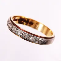 Ring, diamanter 8 x ca 0,01ct, stl 17½, bredd 3mm, vit/gulguld, i behov av rodinering, 18K.  Vikt: 3,6 g