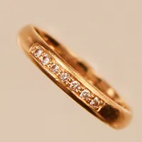 Ring, briljantslipade diamanter 7xca0,01ct, totalt 0,07ctv enligt gravyr, Ø16½, bredd:3mm, Schalins, gravyr, 18K. Vikt: 2,5 g