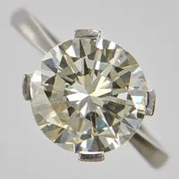Ring, briljantslipad diamant ca 4,75ct, ca TCa/Ca(L/M) / VVS, Ø19¼, bredd:1,2-11,1mm, London England, vitguld, 18K. Vikt: 5,7 g