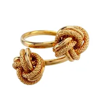 Ring, 18K guld, tillverkare UnoAerre, Ø17¼ -17¾ mm, bredd 2-17 mm, fint skick Vikt: 4,2 g