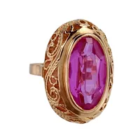 Ring, 14K guld, rosa syntetisk Safir 8x14 mm, Ø16½ mm, bredd 2,5 - 22 mm, utrikiska stämplar på skenans utsida, fint skick, sten utan anmärkning Vikt: 7,7 g