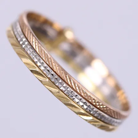 Ring tre-delad, stl ca 19, bredd ca 3,4mm, 18K Vikt: 1,5 g