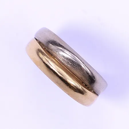 Ring, stl 17½, rödguld/vitguld, repig, skev, 18K  Vikt: 7,5 g