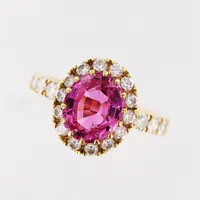Ring, rosa sten, diamanter 15 x ca 0,03ct, briljantslipade, 6 x ca 0,05ct, briljantslipade, stl 17½, bredd 2,5-13mm, 18K Vikt: 6,8 g