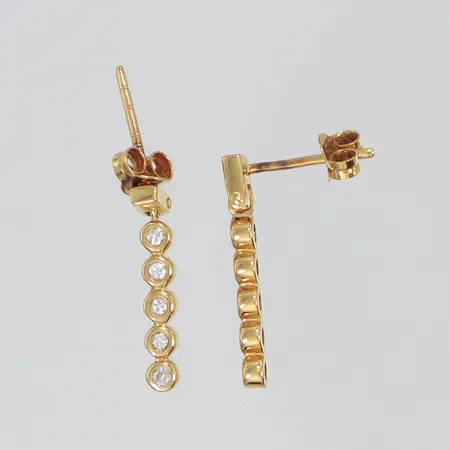 Ett par örhängen med vita stenar, höjd 16mm, 18K Vikt: 2,5 g
