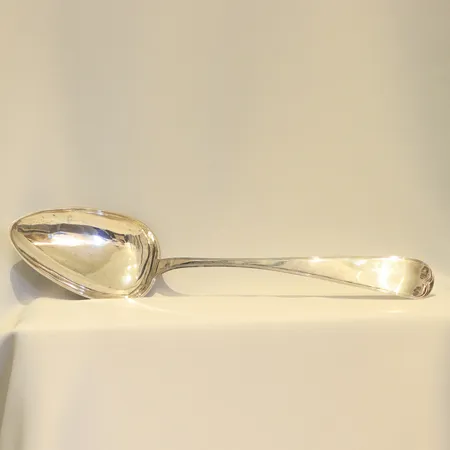 Stor ragusked, nysilver, omkring 1800-talets andra hälft, längd 38,5cm Vikt: 0 g