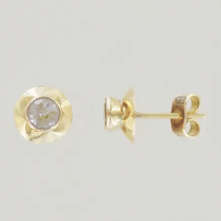 Ett par örhängen med sten, bredd 7,7 mm, 1 plopp ej guld, 18K Vikt: 1,1 g