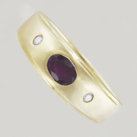 Ring med diamanter 0,02ct/rubin, Ø 17 mm, bredd 6 mm, 18K Vikt: 3,4 g