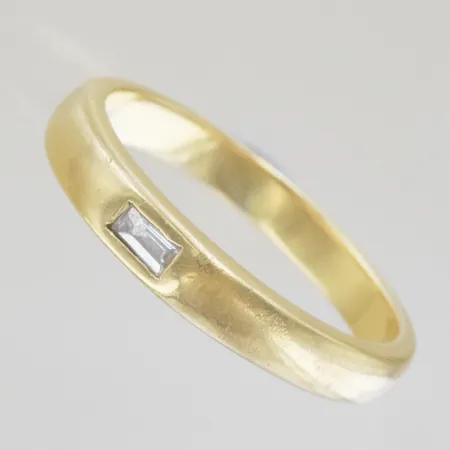 Ring med sten, Ø 19½ mm, bredd 3,8 mm, 18K Vikt: 5,6 g