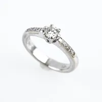 Ring m diamanter totalt ca 0,25ct, vitguld, stl 16(49), 18k Vikt: 4,2 g