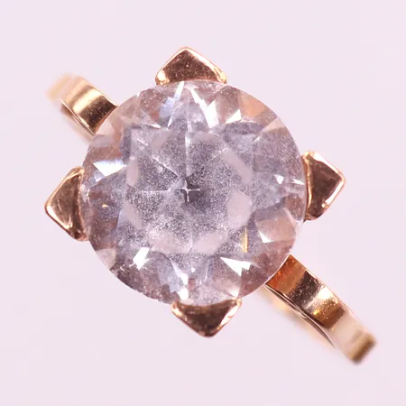  Ring med vit sten, stl 16½, bredd 1,5-10mm, 18K Vikt: 3,2g Vikt: 3,2 g