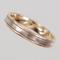 Ring, stl 20, bredd 4mm, gravyr, Schalins, vitguld/rödguld, 18K Vikt: 4,6 g