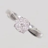 Ring stl 16¼, bredd 2-6mm, diamanter 1x ca 0,08ct, 8x ca 0,02ct, totalt ca 24ct, GHA, vitguld, 18K Vikt: 3,5 g