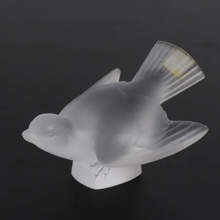 Glasskulptur, Sparv, Rene Lalique, Frankrike, Höjd ca 8cm, längd: ca 13 cm, signerad, etikettmärkt, Vikt: 0 g