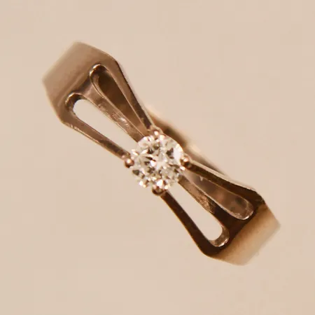 Ring, diamant ca 0,22ct enligt gravyr, Ø19, bredd:6mm, 18K 2,6g.