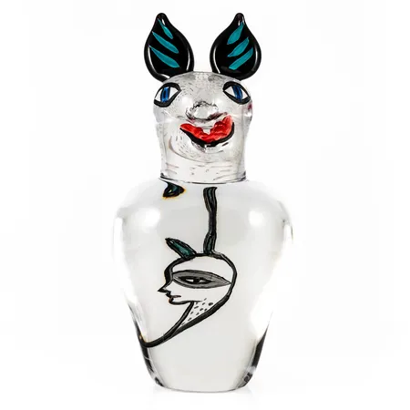 Skulptur i glas, Ulrika Hydman-Vallien: "Stora stygga vargen" i bemålat klarglas. 26 cm hög ena örat har nagg o. Signerad KOSTA BODA UNIQUE 1373989060 Ulrika HV. FINNS FÖR VISNING PÅ PANTBANKEN ÖSTERMALM. Vikt: 0 g Skickas med postpaket.
