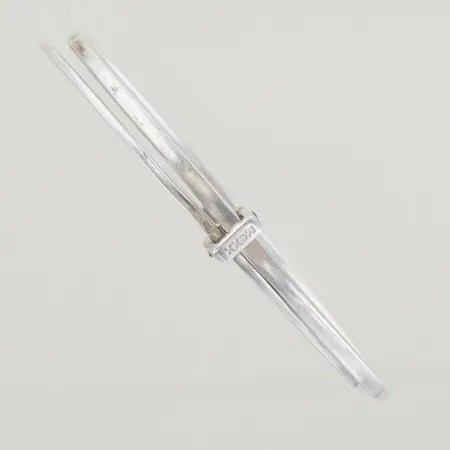 Armringar ovala, diam 7,5 x 6,5 cm, bredd 3/1,6 mm, Silver, 925/1000 Vikt: 22,6 g