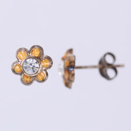 Ett par örhängen, blomma med sten och färgad emalj, Ø ca 0,8cm, 925/1000 silver Vikt: 0,5 g