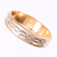 Ring, stl 22¼, bredd: 6mm, detaljer i vitguld, 18K Vikt: 7,7 g