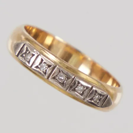 Ring, stl 18, bredd 4,7mmm, åttkantslipade diamanter 5xca0,01ct, vitguldsfattning, 18K,  Vikt: 5,5 g