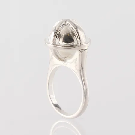 Ring , stl ca 18mm, bredd 2,5-17,3mm, silver 925/1000 Vikt: 15,6 g