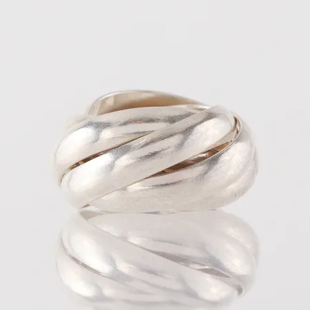 Ring med 5st sammansatta i en, stl ca 16½mm, bredd 1st ca 4,6mm, silver 925/1000 Vikt: 17 g