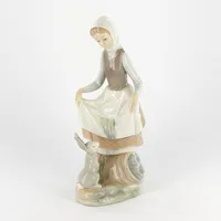 Figurin, Lladro ,flicka med kanin, 22,5cm, nr 6, Spain Vikt: 0 g Skickas med paket.