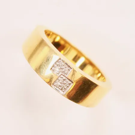 Ring, diamanter 6x ca 0,005ct, Ø17¼, bredd:6mm, 18K 5,9g.