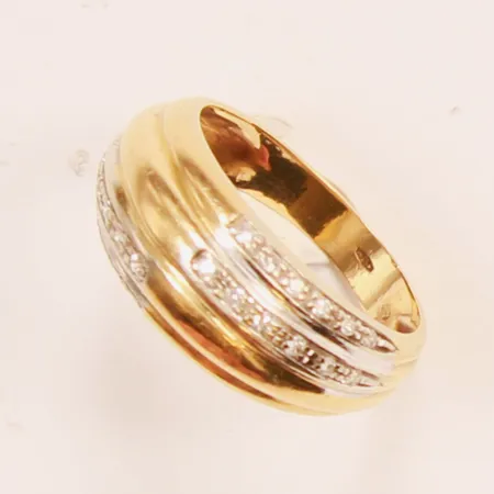 Ring, diamanter 24x ca 0,01ct, Ø16½, bredd:4-9mm, 18K 5,0g.