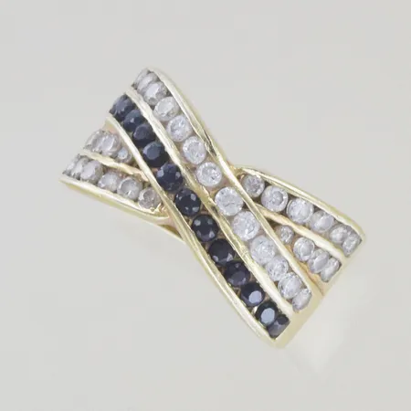 Ring med stenar, Ø 17 mm, bredd 11 mm, 14K Vikt: 5,6 g