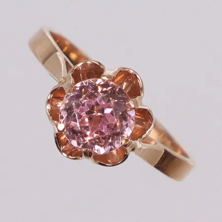 Ring med rosa sten stl 18¼ bredd 2-10mm, sovjetiska stämplar 14K Vikt: 3,4 g