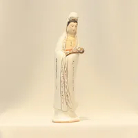 Figurin Kina, möjligen Guan Yin 1900-talets andra hälft, glaserat lergods, höjd ca 27cm  Skickas med postpaket.