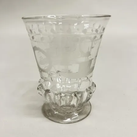 Bägare, Centraleuropa, 1700/1800-tal, graverad dekor, glas, höjd 9,5cm  Vikt: 0 g